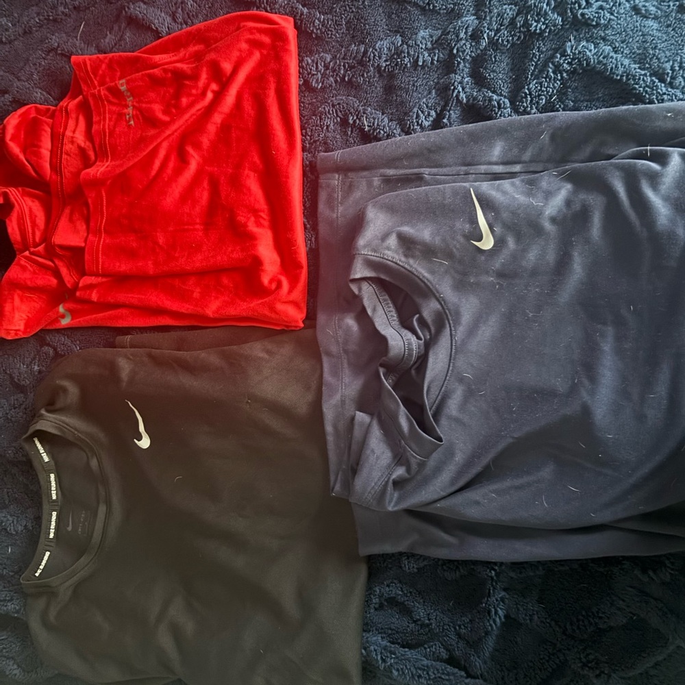 Bundle of 4 Nike dri fit shirts